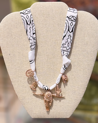 GS Steer Head Pendant Scarf Necklace - White/Gold